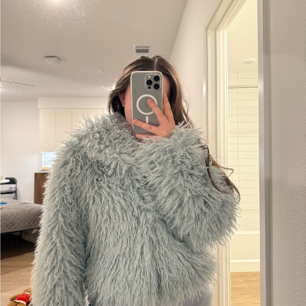 Stylish Women's Fluffy Gray Jacket - Picture 2 of 5